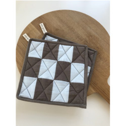 JOU Quilts - Quiltede patchwork grydelapper, brun/lyseblå
